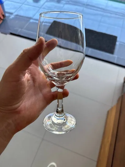 Бокал для вина на ножке